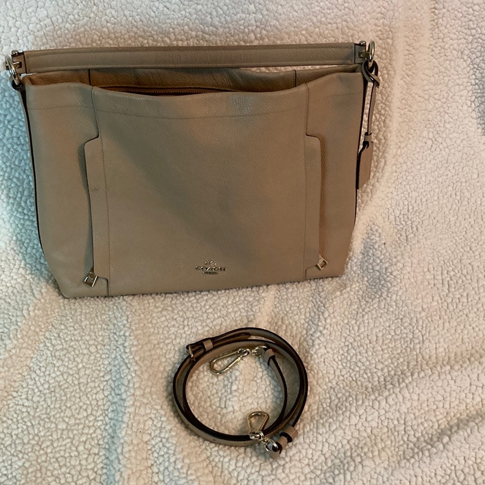 Coach Cream Leather Shoulder Bag Modern Design